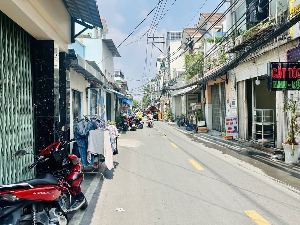 Nhà 4 tầng đường Nguyễn Thị Thập, 66m² chỉ 7 tỷ - Khu kinh doanh sầm uất!