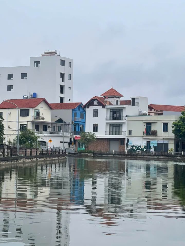 Nhà 5 tầng Lại Yên, Hoài Đức 43m² giá 7 tỷ - Không gian sống lý tưởng bên mặt hồ!