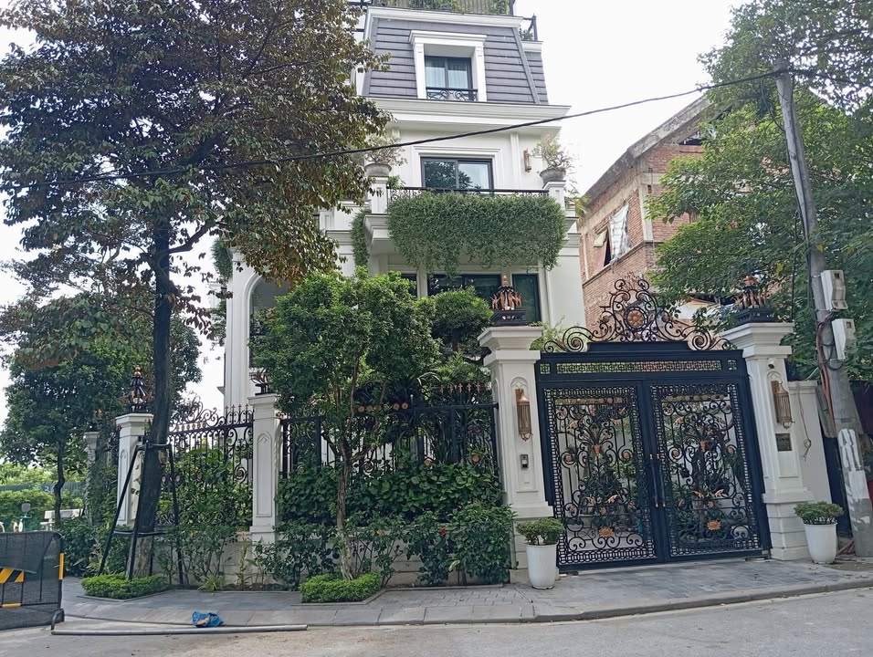 Siêu Biệt thự Việt Hưng Long Biên 222m² giá 51 tỷ - Cơ hội đầu tư hiếm có!