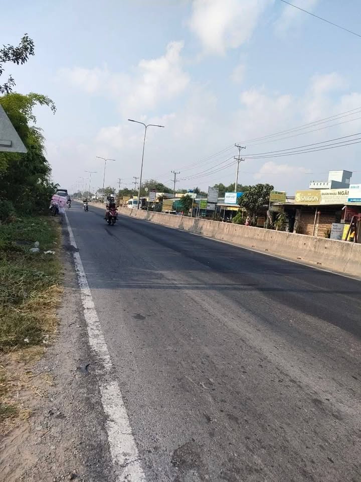 Đất nền thổ vườn mặt tiền đường 824, Bến Lức - 750m² giá 8.5 tỷ - Đầu tư sinh lời ngay!