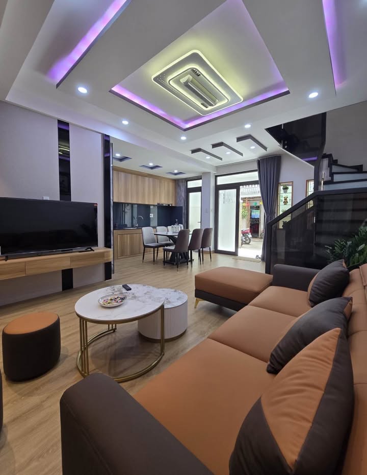 Nhà 2 tầng mặt tiền kiệt Triệu Nữ Vương, Hải Châu 49m² giá 5.9 tỷ - Full nội thất dọn vào ở ngay!