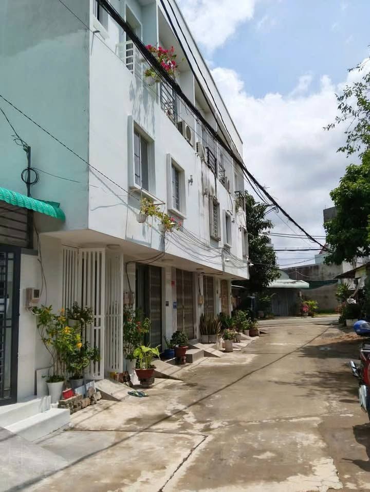 Nhà phố Lê Văn Lương, Nhà Bè 35m² giá 1.65 tỷ - Hẻm xe hơi, sổ chung