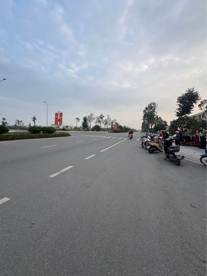 Nhà 4 tầng trung tâm phường Thuận Thành 84m² - Mặt tiền kinh doanh 6m