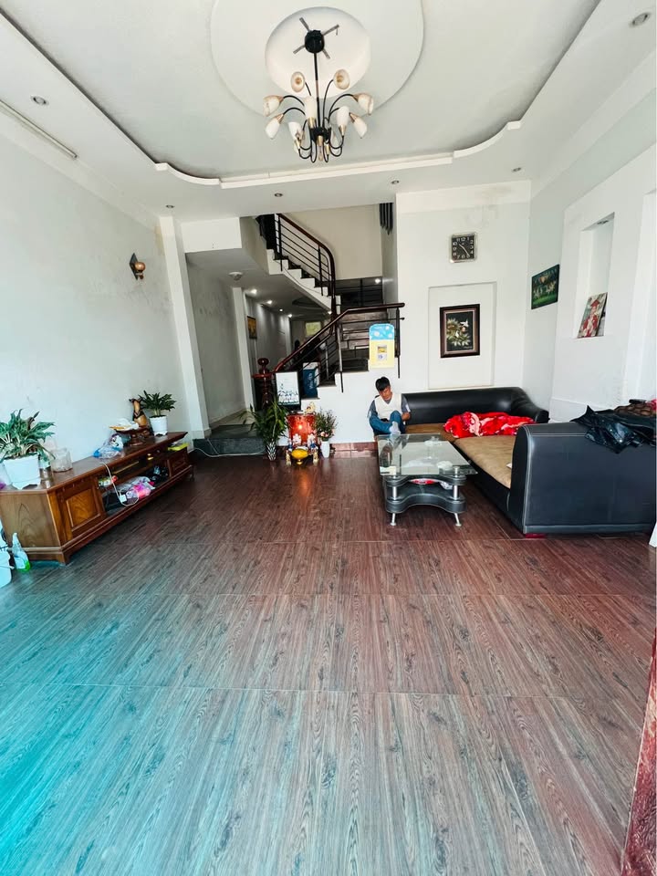 Nhà phố Cam Ly Đà Lạt 90m² giá 8 tỷ - Vị trí trung tâm, tiện nghi đầy đủ!