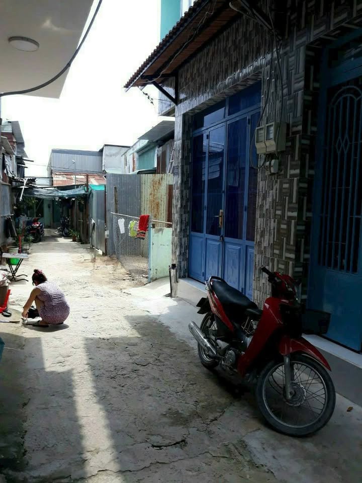 Nhà bán xã Phong Phú, Bình Chánh 26m² giá 1.35 tỷ - Hẻm xe hơi thoáng đãng!