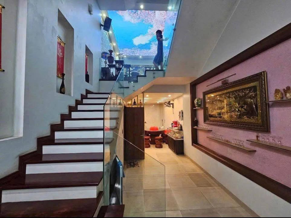 Nhà 5 tầng mặt đường Nguyễn Trãi, phường Tân Sơn, 83m² giá 11.5 tỷ - Vị trí đắc địa, kinh doanh thuận lợi!