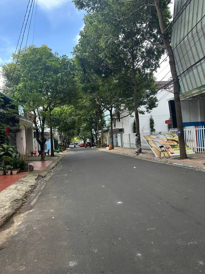 Nhà mặt tiền Nguyễn Sơn, Buôn Ma Thuột 120m² giá 8.8 tỷ - Kinh doanh tuyệt vời!