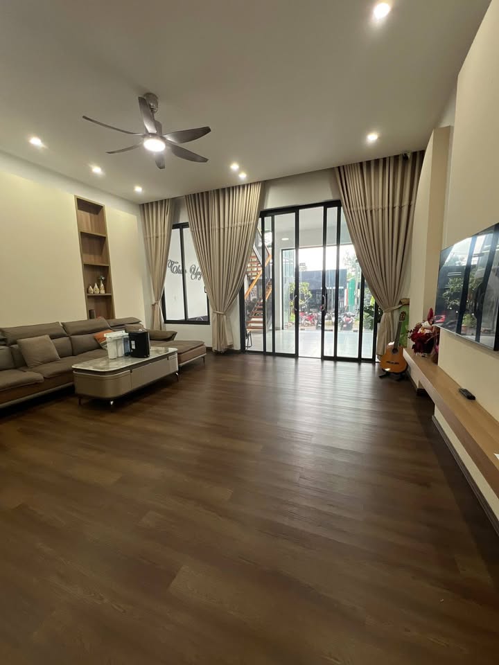 Nhà 1 trệt 1 lầu tại Phước An 180m² giá 6.999 tỷ - Thiết kế hiện đại, kinh doanh thuận lợi!