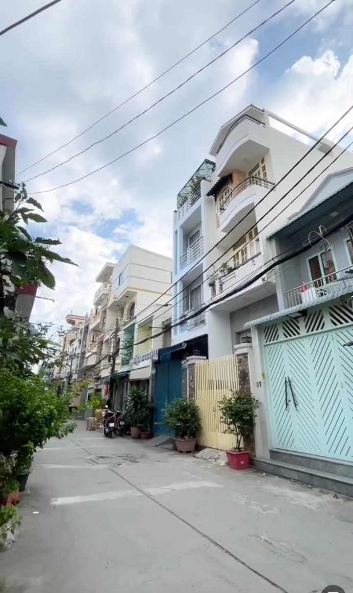 Nhà phố Hồng Bàng Quận 11 83m² giá 9 tỷ - Mặt tiền hẻm xe hơi tiện lợi!