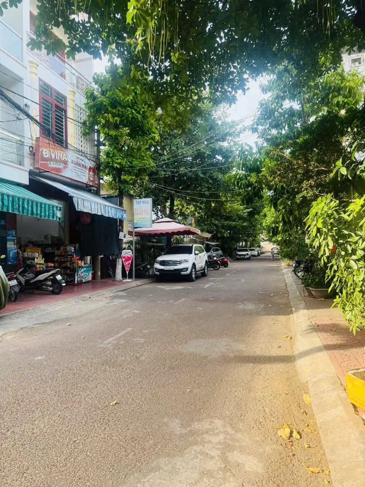 Nhà phố 4 tầng Lý Thường Kiệt, Quy Nhơn 36m² giá 5.3 tỷ - Gần biển và tiện ích tuyệt vời!