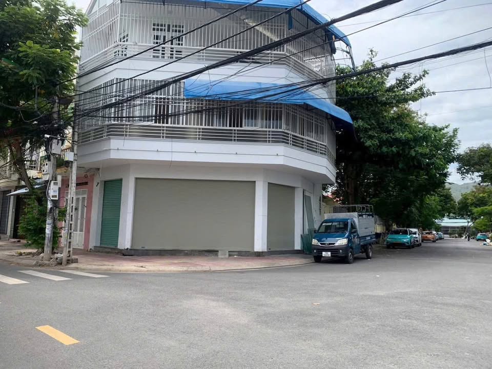 Nhà góc 2 mặt tiền đường Cao Văn Bé - Tạ Quang Bửu 72.2m² giá 15 tỷ - Vị trí đắc địa gần biển!