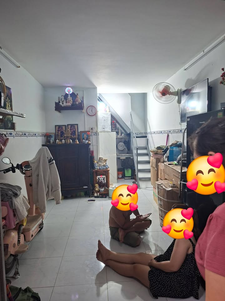 Nhà phố 2 tầng Trung Đông 8, Hóc Môn 18m² giá 700 triệu - Nhà còn mới, thương lượng tốt!