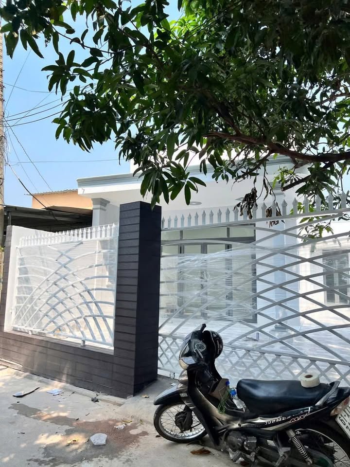 Nhà riêng Chánh Mỹ Thủ Dầu Một 198m² giá 3.8 tỷ - Thiết kế hiện đại, sân đậu ô tô thoải mái!