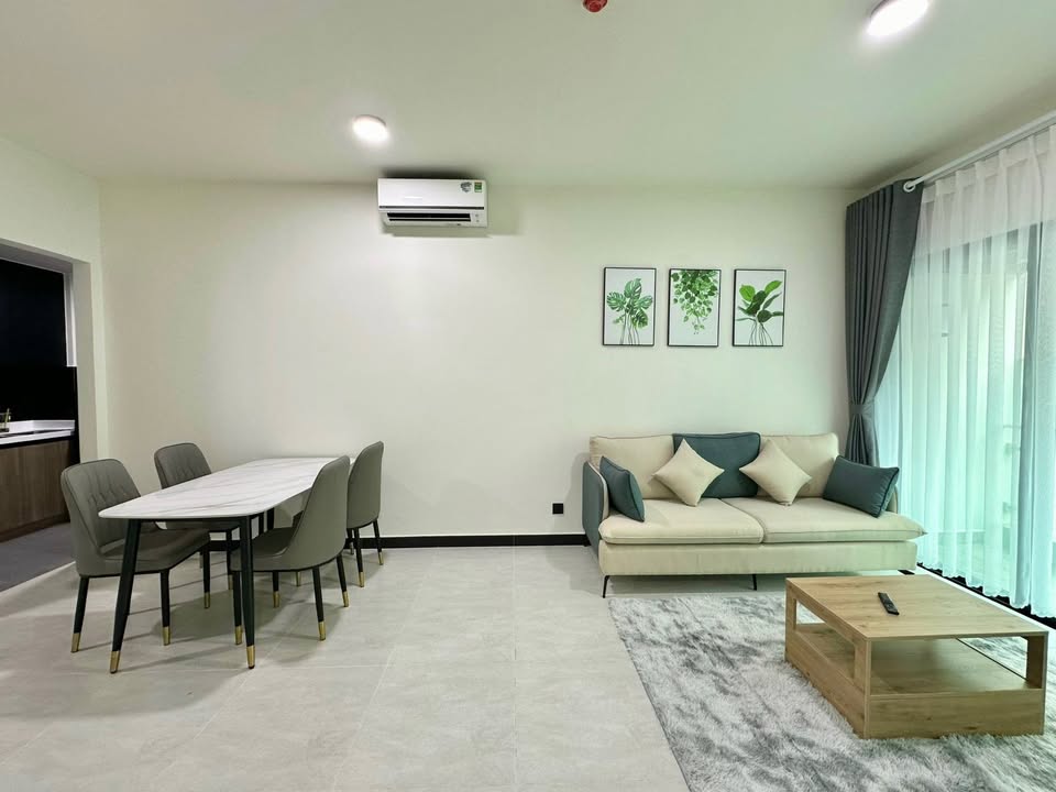 Căn hộ De La Sol quận 4 2PN giá 25 triệu - Không gian sống yên tĩnh, tiện nghi đầy đủ!