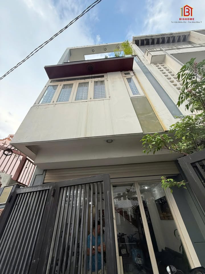 Nhà phố Phú Nhuận 40m² giá 12 tỷ - Phong thủy tốt, ô tô quay đầu trước nhà!