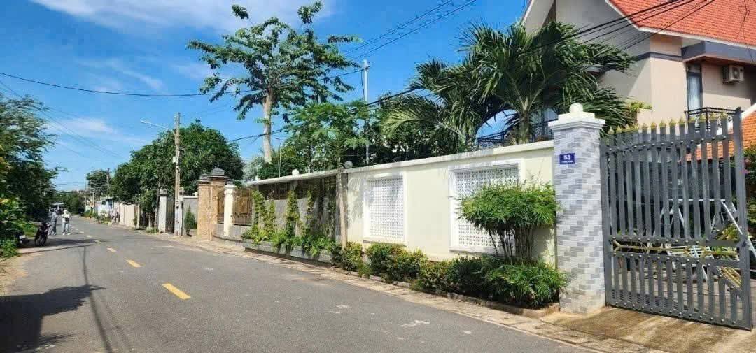 Nhà bán gấp đường Huyền Trân Công Chúa, Đất Đỏ 287m² giá 2.4 tỷ - Cơ hội đầu tư tuyệt vời!