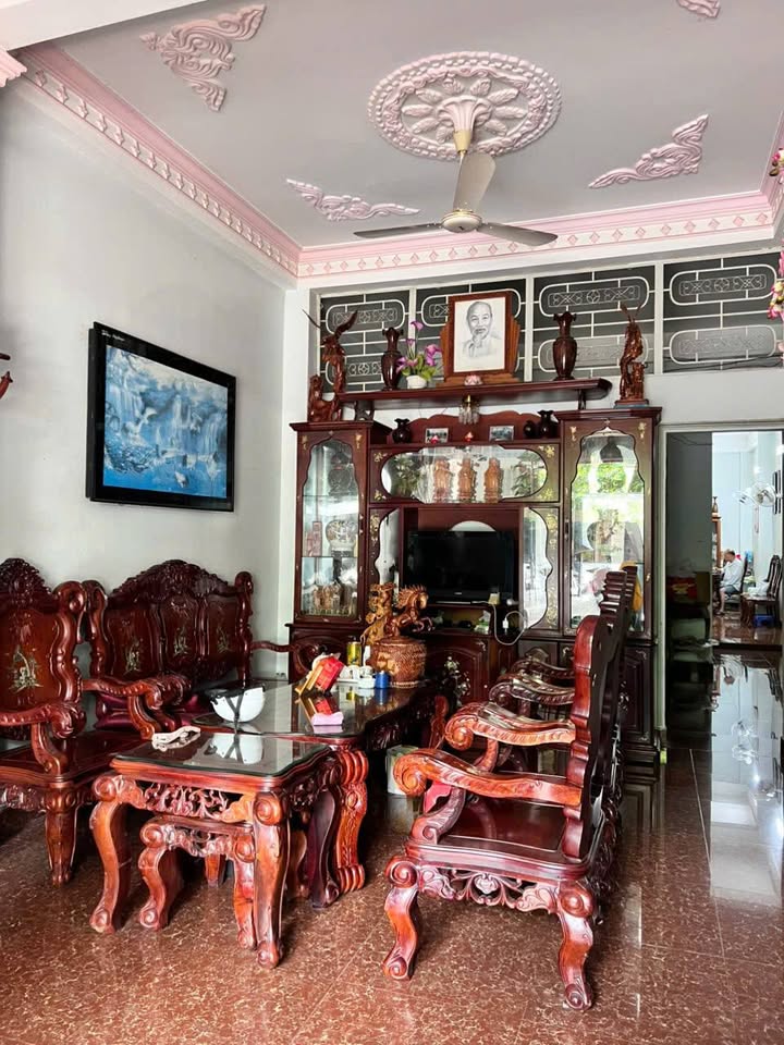 Nhà 3 tầng mặt tiền Trần Nhật Duật Buôn Ma Thuột 115m² giá 13.9 tỷ - Vị trí đắc địa, kinh doanh thuận lợi!