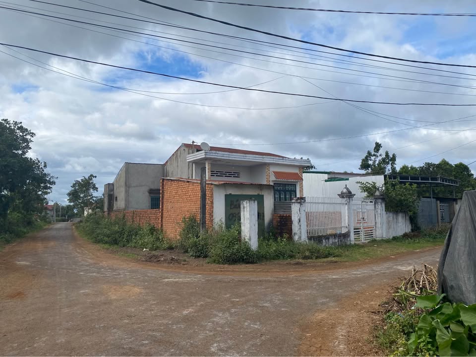 Đất bán tặng nhà đường Y Wang, 886.6m² giá 3.9 tỷ - Cơ hội đầu tư tuyệt vời!