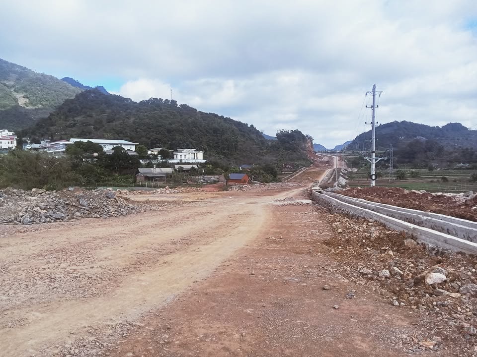 Đất thổ cư Mộc Châu 90m² chỉ 1.35 tỷ - Sổ đỏ riêng biệt