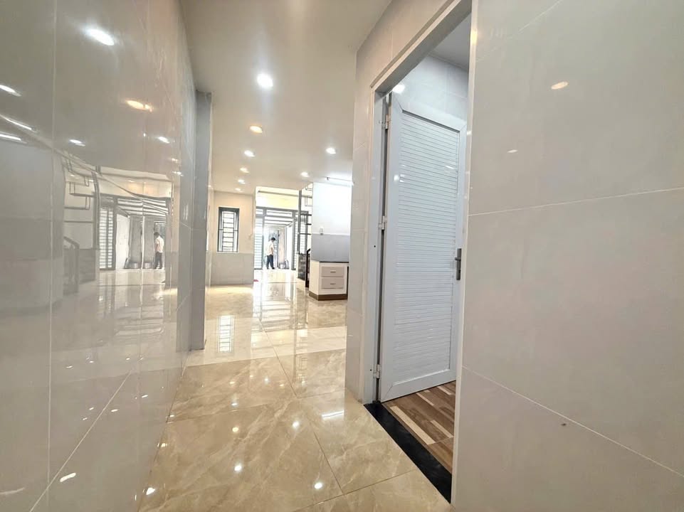 Nhà 2 Tầng đường Hoàng Hữu Nam, 135m² giá 6.95 tỷ - Chính chủ bán gấp!