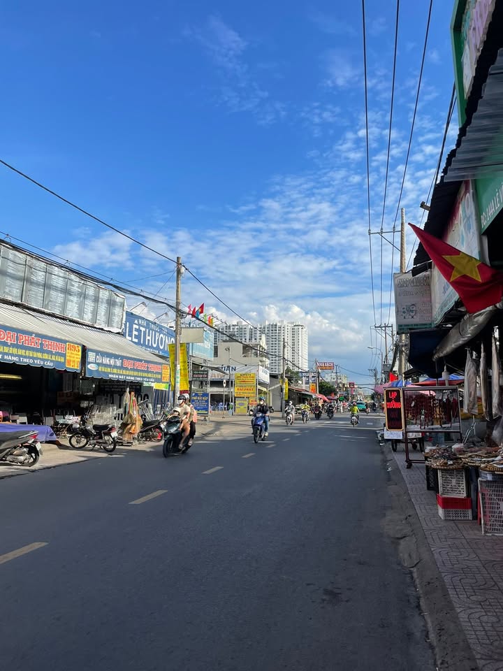 Nhà cấp 4 mặt tiền Lê Văn Lương, 281m² giá 19.5 tỷ - Đầu tư sinh lời tuyệt vời!