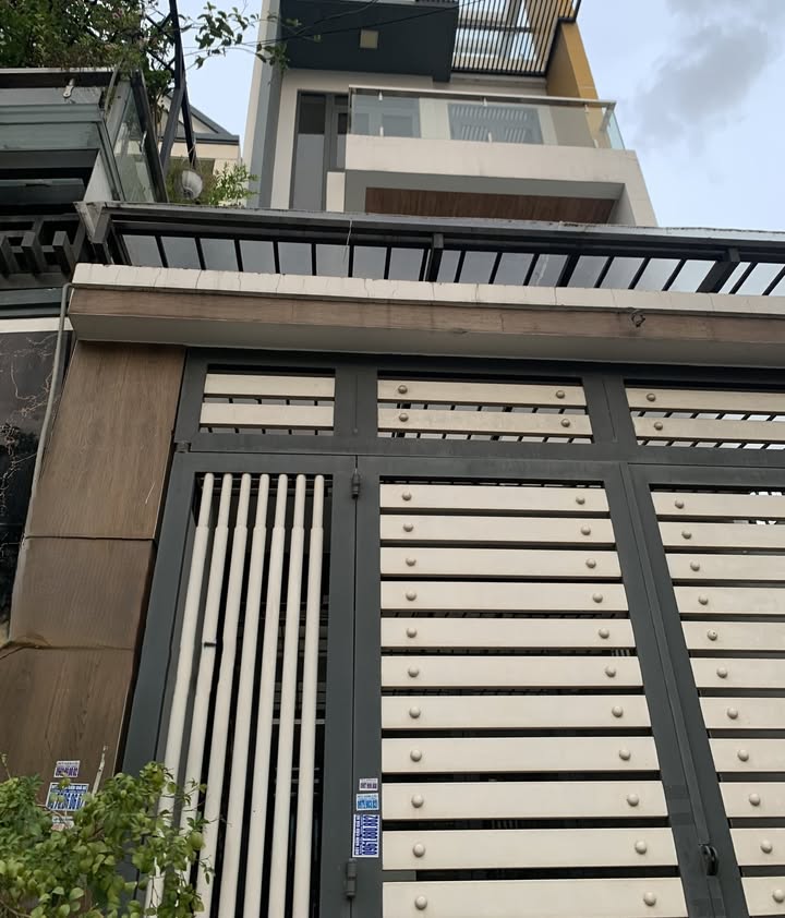 Nhà đẹp Trần Trọng Cung Quận 7 55m² giá 5.7 tỷ - Sổ hồng riêng, nội thất chỉn chu!