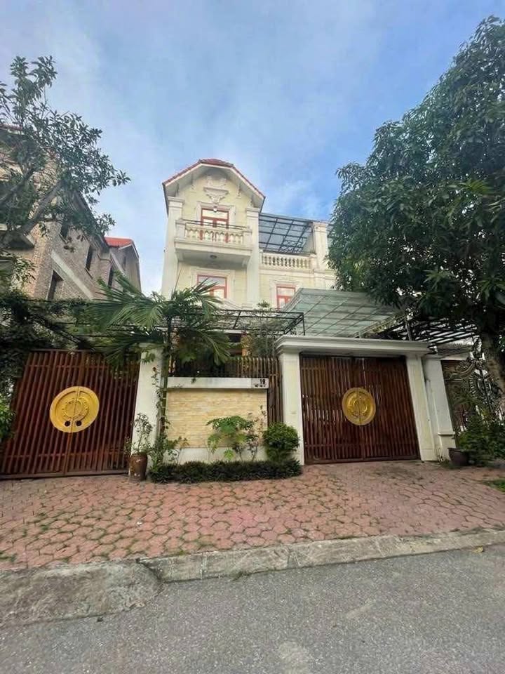 Biệt thự Phú Lương Hà Đông 200m² giá 30 tỷ - Vị trí đắc địa ngay lâu đài!