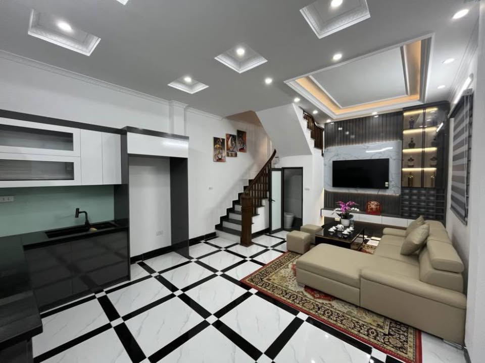 Nhà 4 tầng Hòa Hảo Quận 10 35m² giá 7 tỷ - Sân rộng, hẻm xe hơi