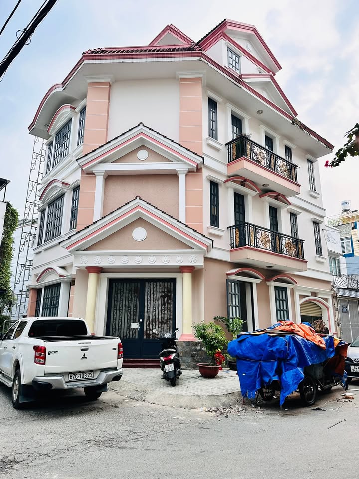 Biệt thự góc 2 mặt tiền Hoàng Xuân Nhị Tân Phú 94m² giá 15.5 tỷ - Không gian sống lý tưởng!