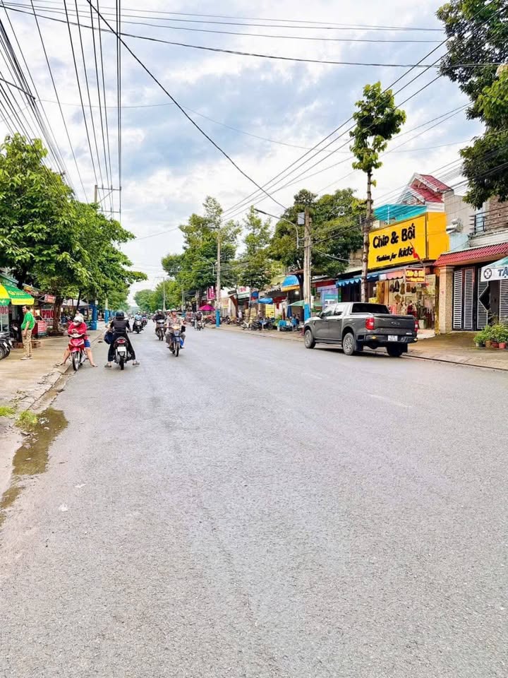 Bán cặp góc mặt tiền Huỳnh Thị Tươi Dĩ An 300m² - Vị trí đẹp, kinh doanh sầm uất!