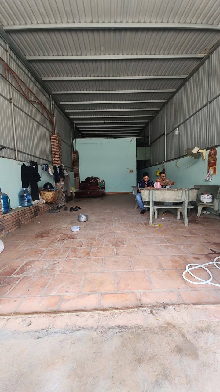 Nhà cấp 4 Tân Bình Dĩ An 100m² giá 3.6 triệu - Phù hợp vừa ở vừa kinh doanh!