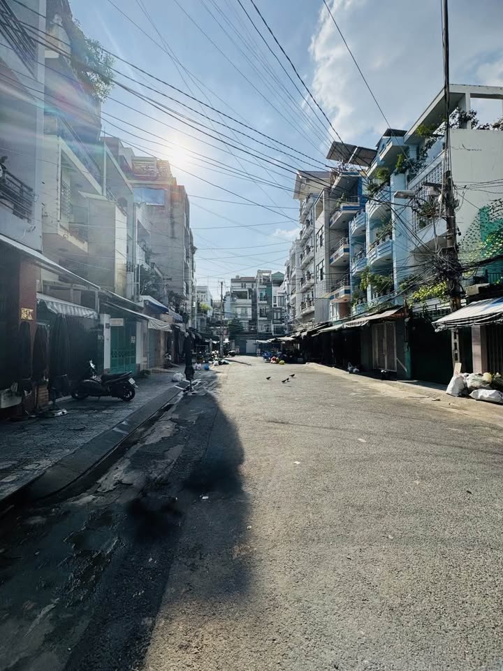 Nhà mặt tiền hẻm 12m Thành Thái 58m² giá 10.5 tỷ - Kinh doanh sầm uất!