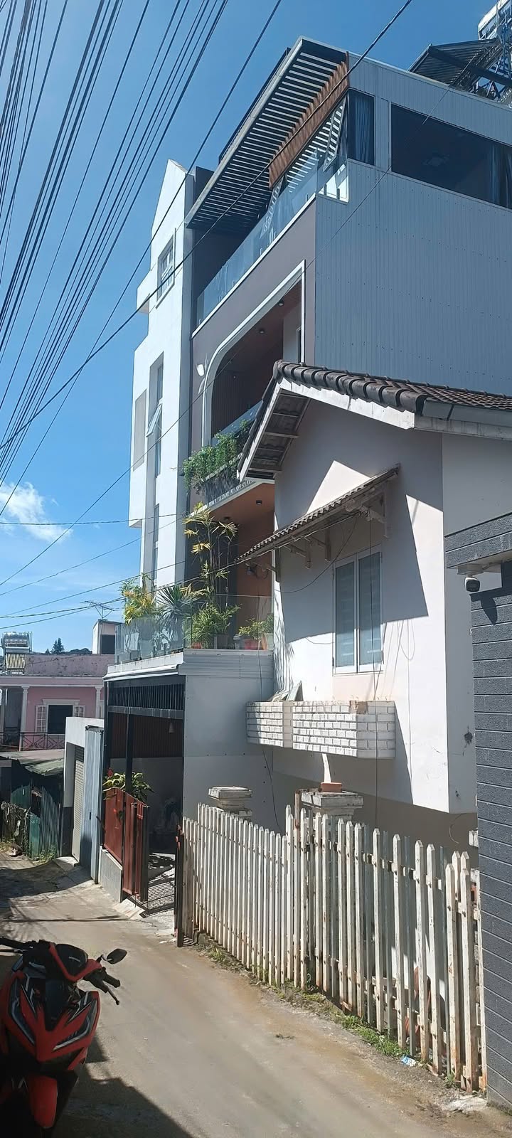 Nhà 1 Hầm 1 Trệt Mai Hắc Đế Đà Lạt 67m² giá 5.6 tỷ - Sẵn sàng sở hữu!