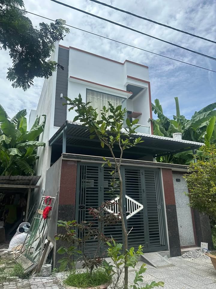 Nhà 2 Tầng Đẹp tại Đường Bá Tùng, 100m² - Giá 4.2 tỷ, Chính Chủ Bán!