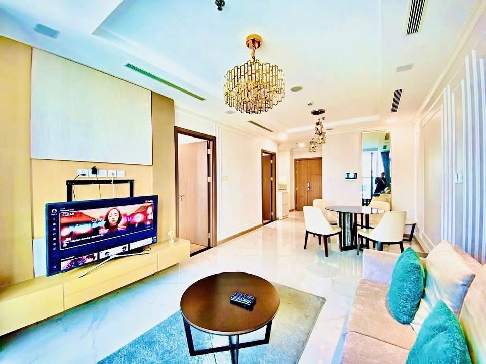 Căn hộ Vinhomes Central Park Bình Thạnh 74m² giá 17.5 tỷ - An ninh 5 lớp, nội thất cao cấp!