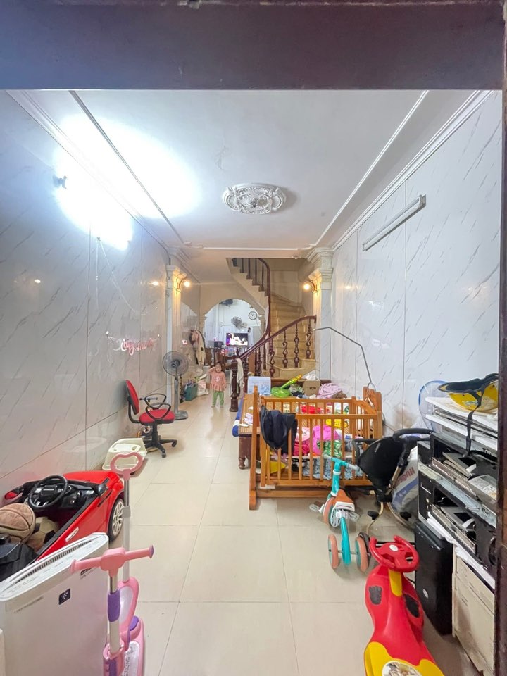 Nhà riêng Tân Mai Hoàng Mai 50m² giá 14 tỷ - Ô tô đỗ cửa, gần công viên!