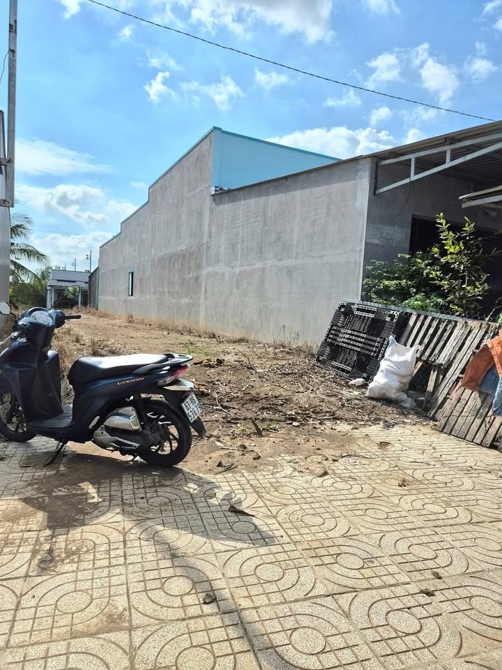 Đất mặt tiền Quốc Lộ 50 Gò Công 211m² giá chỉ 2.3 tỷ - Khu vực kinh doanh sầm uất!