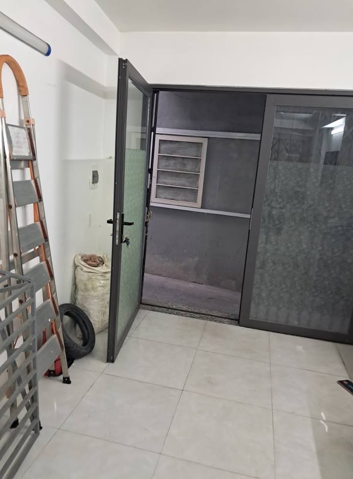 Nhà phố Lê Lợi 41m² giá 2.3 tỷ - Đầy đủ nội thất, chính chủ!