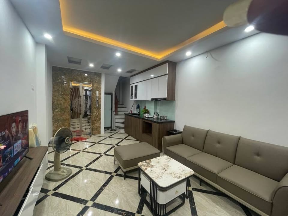 Nhà phố Ngõ Trại Cá, Hai Bà Trưng 44m² giá 11.9 tỷ - Mặt tiền rộng, kinh doanh đắc địa!