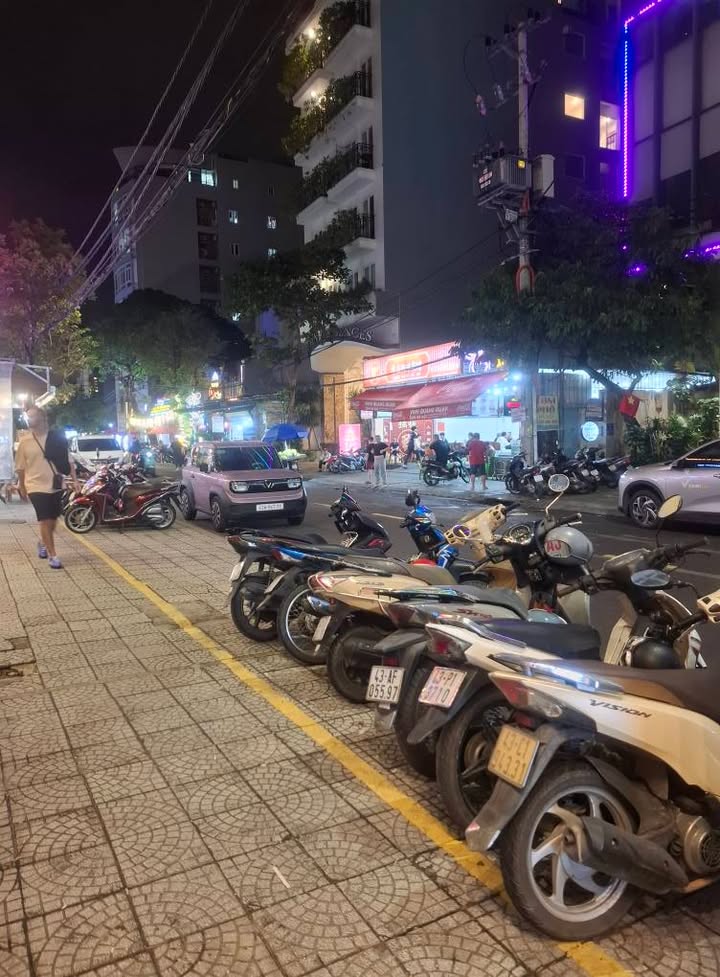 Cho thuê khách sạn 6 tầng mặt tiền đường Hà Bổng, Đà Nẵng - Kinh doanh đắc địa sát biển!