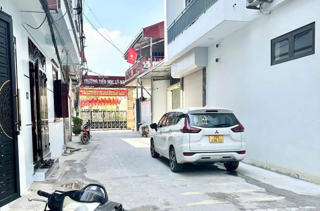 Nhà phố Trịnh Văn Bô 40m² giá 5 tỷ - Kinh doanh sầm uất, mặt đường ô tô