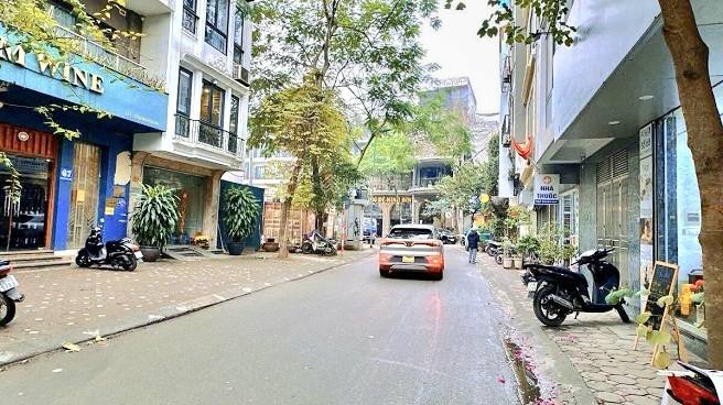 Nhà mặt phố Đội Cấn, Ba Đình 68m² giá 29 tỷ - Đầu tư sinh lời tốt!