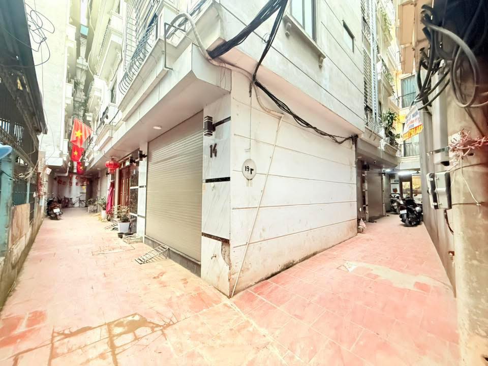 Nhà phố An Dương Vương, Tây Hồ 30m² giá 6.8 tỷ - Full nội thất sang trọng!