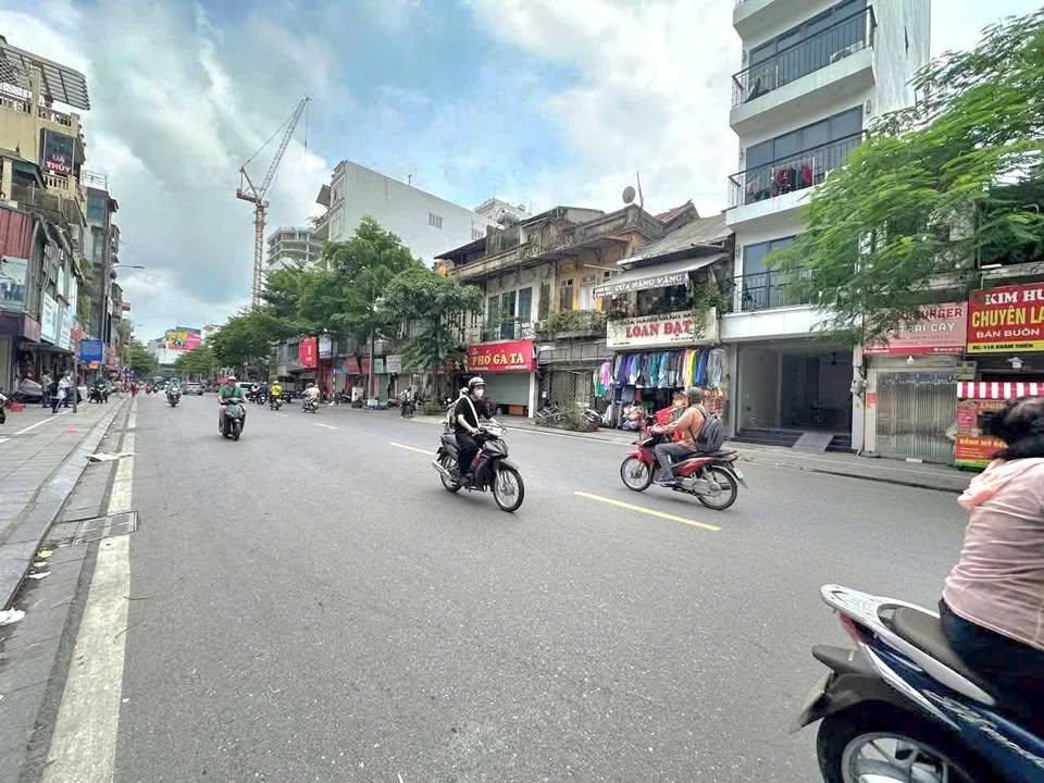 Bán gấp nhà mặt phố Khâm Thiên, Đống Đa 85m² - Vị trí đẹp, giá tốt thương lượng!