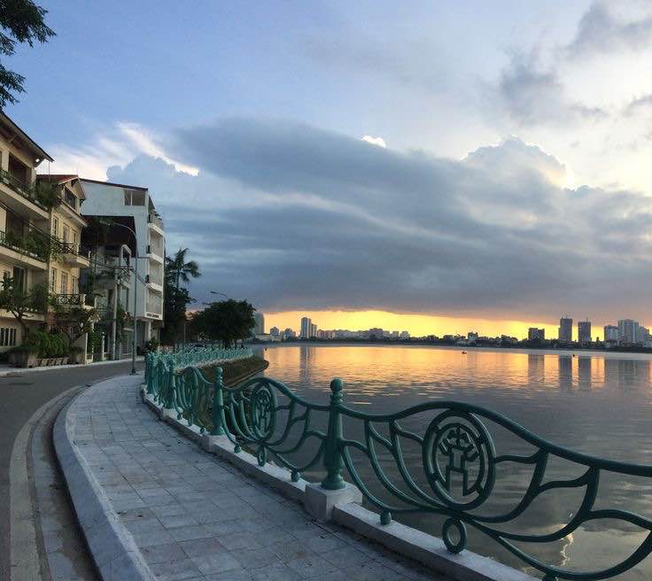 Nhà phố Lạc Long Quân 35m² 5 tầng - Gần chợ Bưởi, nội thất đầy đủ!