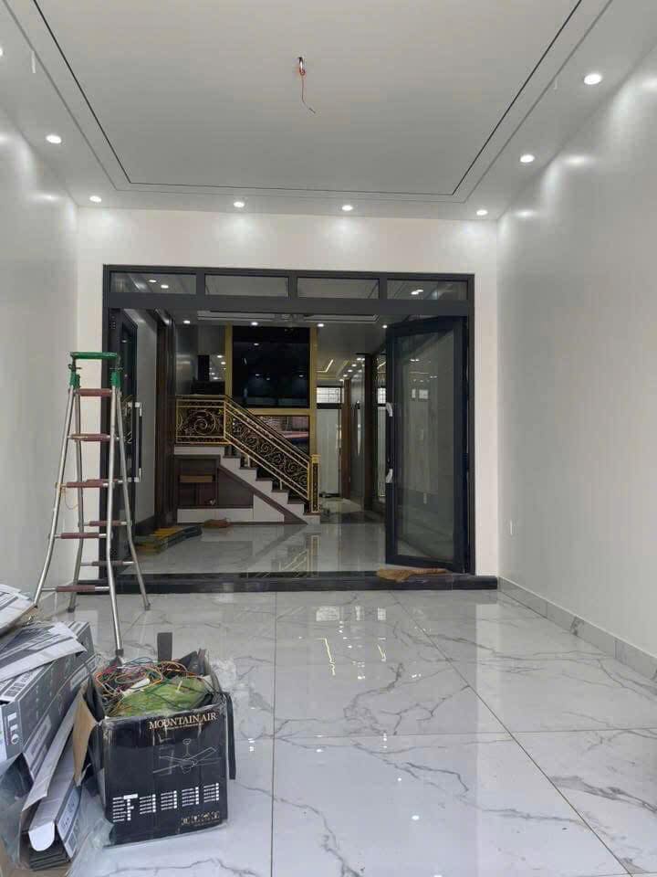 Nhà 4 tầng mặt đường Phủ Thượng Đoạn, Hải Phòng - Giá 8.9 tỷ - Tiện ích ngập tràn!