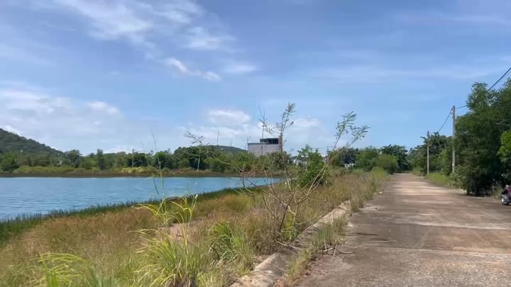 Đất nền khu 45ha Mỹ Đức, Hà Tiên 100m² giá 590 triệu - Sổ đỏ xây dựng tự do!