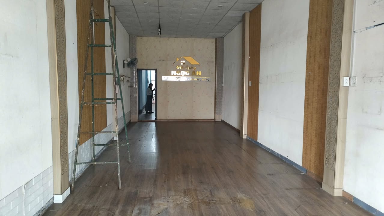 Nhà mặt tiền kinh doanh Đường Nguyễn Văn Cừ, 100m² chỉ 4.9 tỷ - Cơ hội đầu tư hấp dẫn!