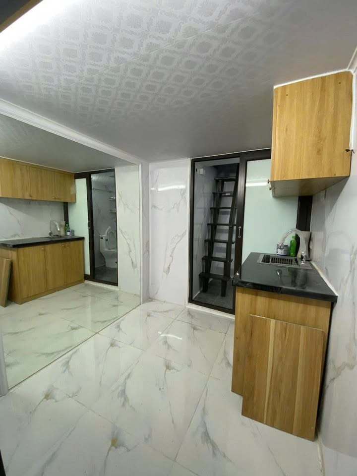 Nhà riêng Ngã Tư Sở 12m² giá 1.3 tỷ - Sẵn sàng vào ở ngay!