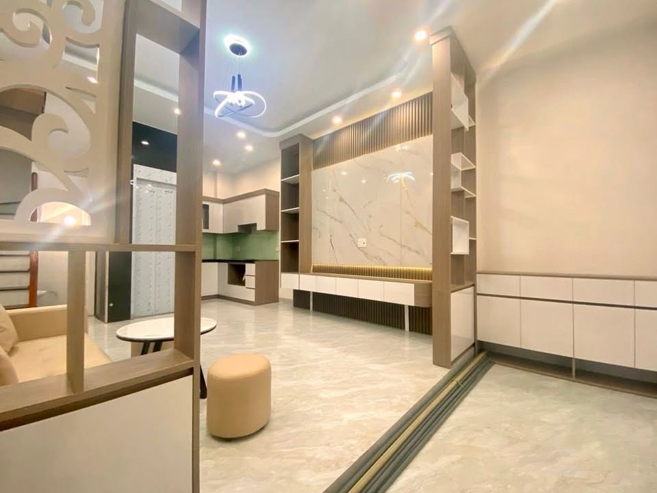 Nhà 5 tầng Hoàng Quốc Việt 35m² giá 8 tỷ - Full nội thất đẹp mê ly!